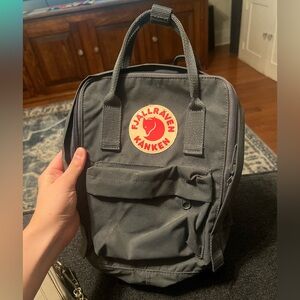 Fjall Raven Classic Kanken backpack